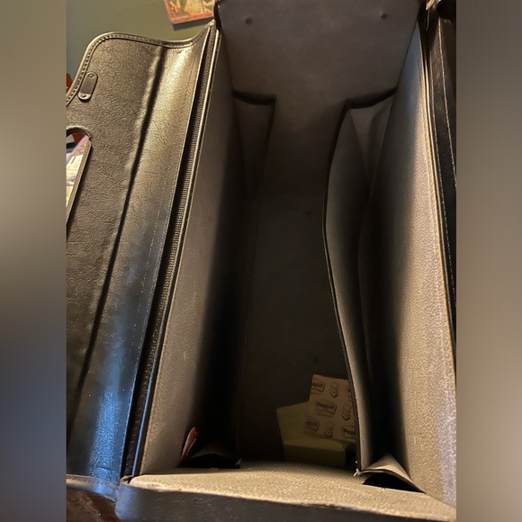 Rolling attaché/computer case. - Picture 6 of 8